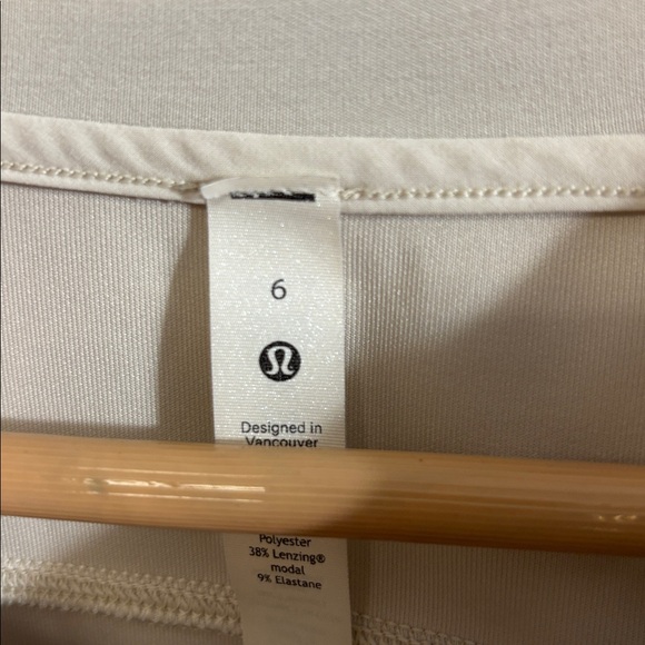 Lululemon Softstream Cropped Sweatshirt - Picture 4 of 9